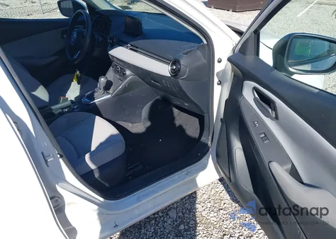 2020 Toyota Yaris Le из США, поврежденный, VIN 3MYDLBJV6LY704861